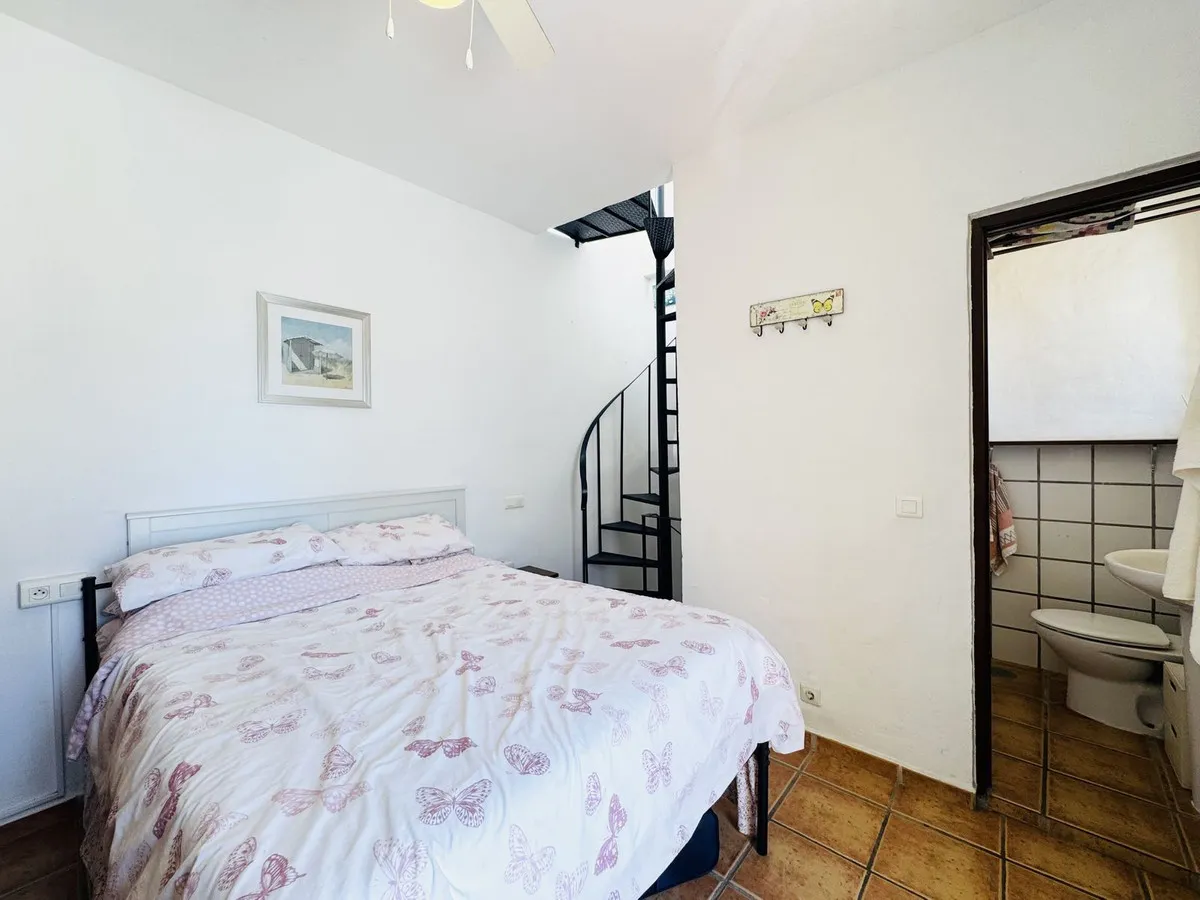 33e8f2da-59ca-4ba7-b1b8-0e8ae637dbef