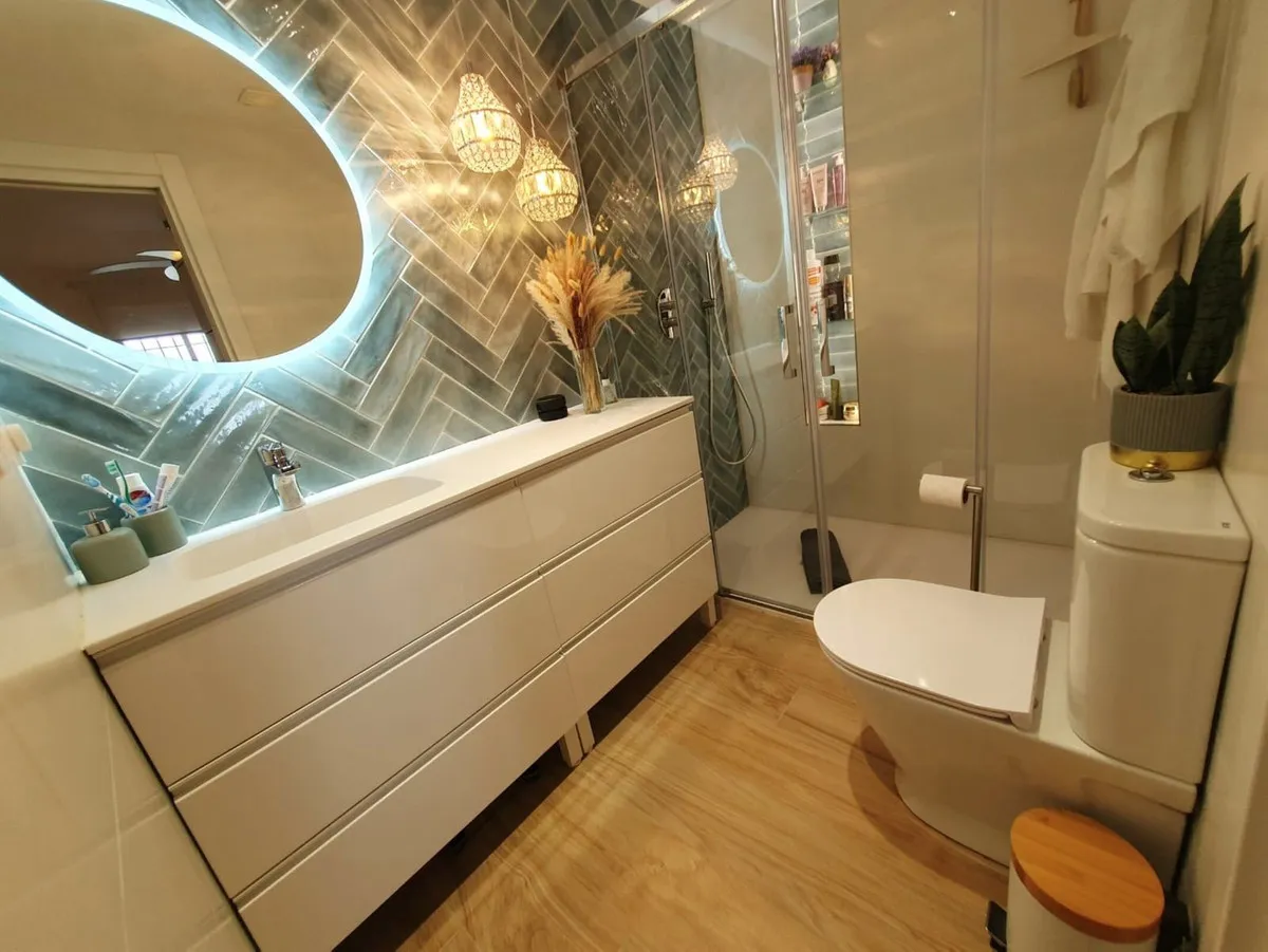 08d715e9-d8d9-4231-951e-73dd3ab2931b