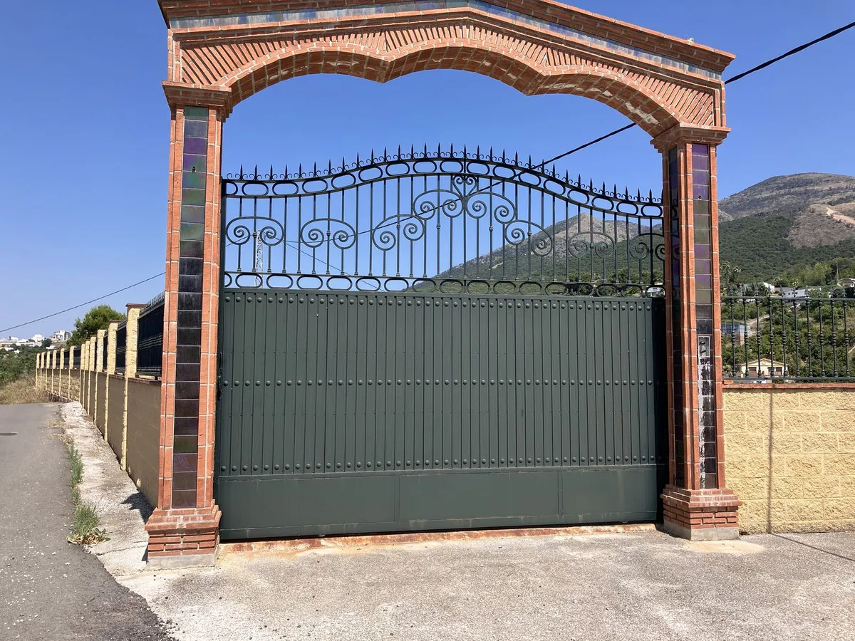 c02e3a4e-c908-402f-b970-4e651aadcfb5