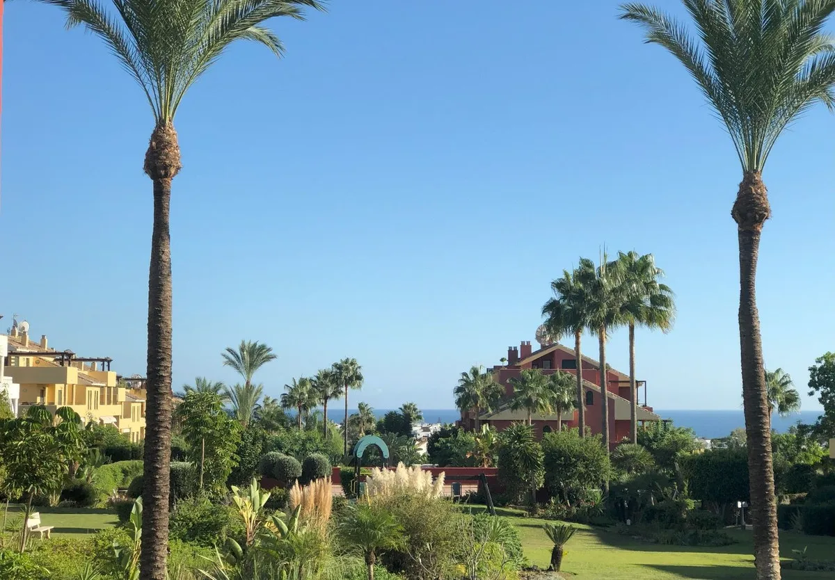 1dd70f3e-8d25-4983-8da4-0785082dd75a