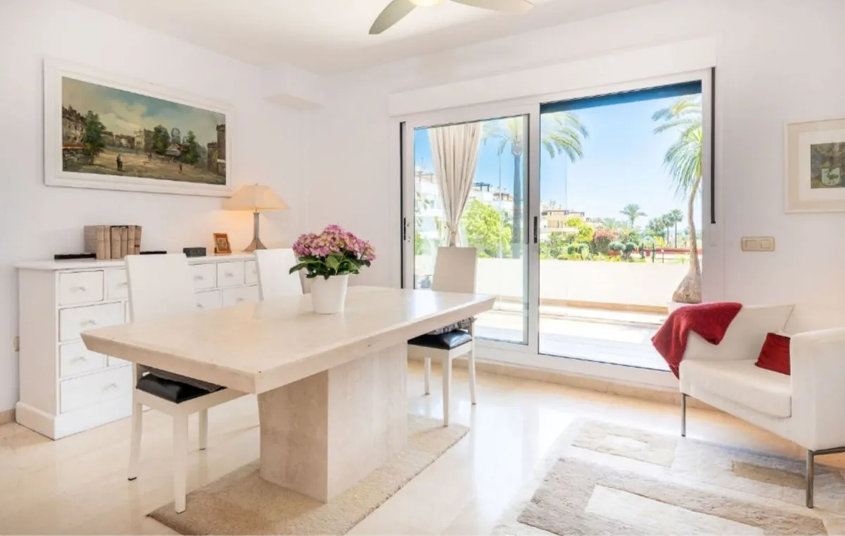 f2db9969-5b0e-4c43-95ba-6c0451e85d06