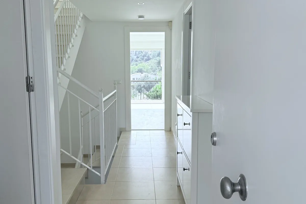 e1cd9179-1c87-4244-89d1-353116a7a3de