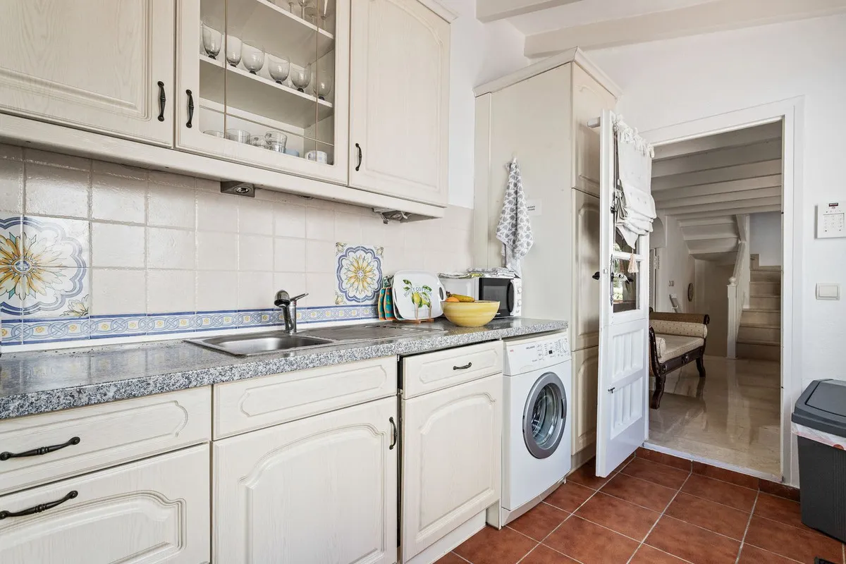 8cf894cd-5e21-42ab-bb40-31ef3070ee9f