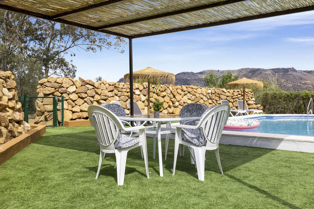 53eff3ef-8887-4be4-a62a-9b398c4f0c78