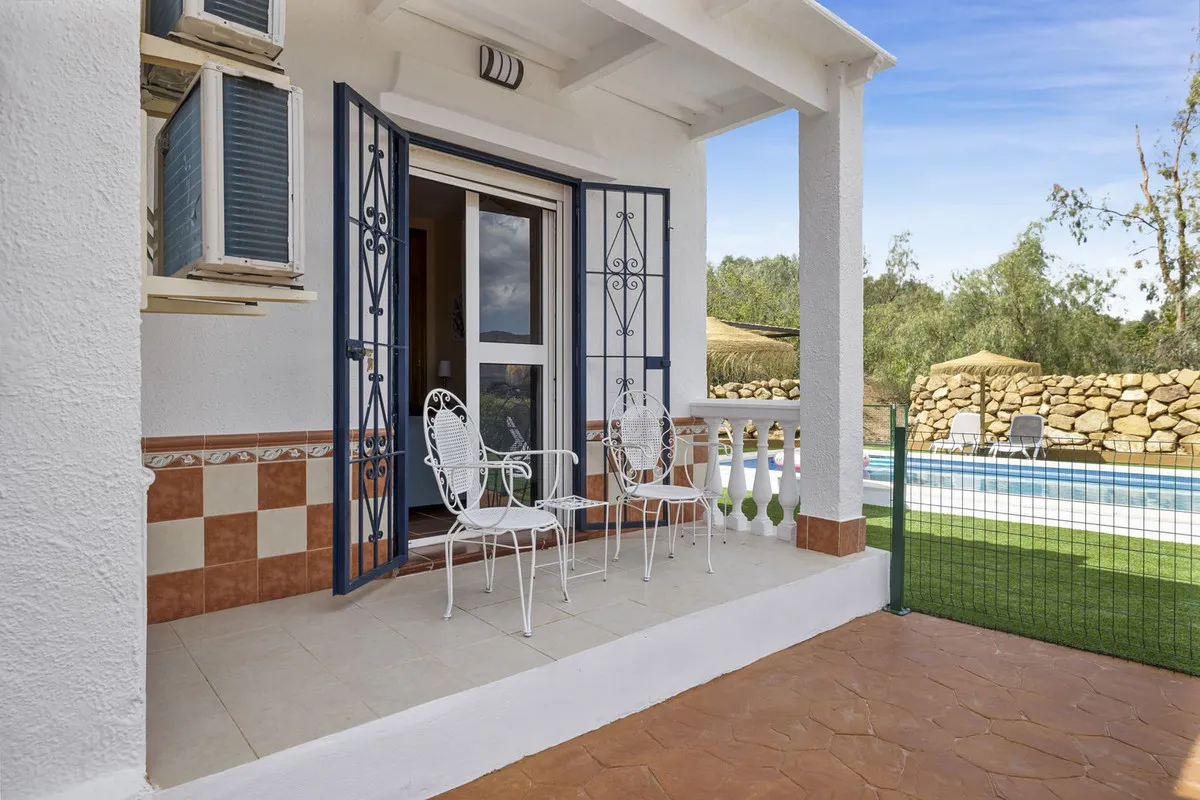 a76e4640-c4db-492c-a06d-54d496c179eb