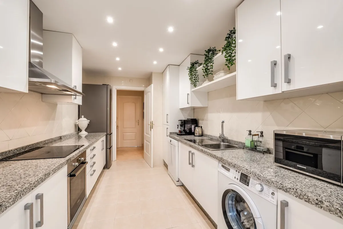 4b177074-736a-4da9-a79d-6f6bccf14dbe