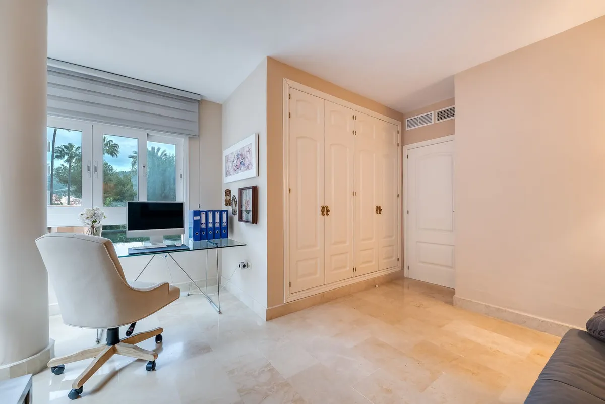 c227ff0a-848c-415e-a376-6381fd044038