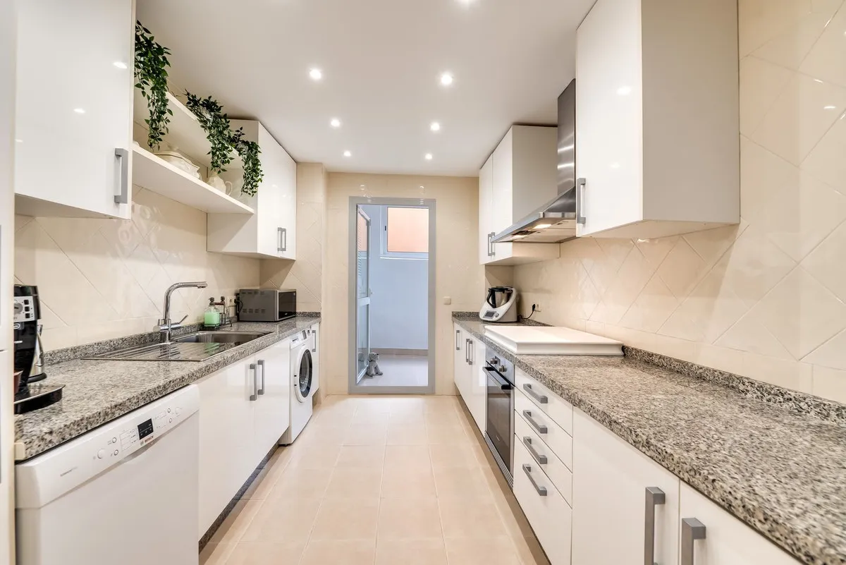 fb7fb16f-6348-4cdb-99d9-afeff8eec595