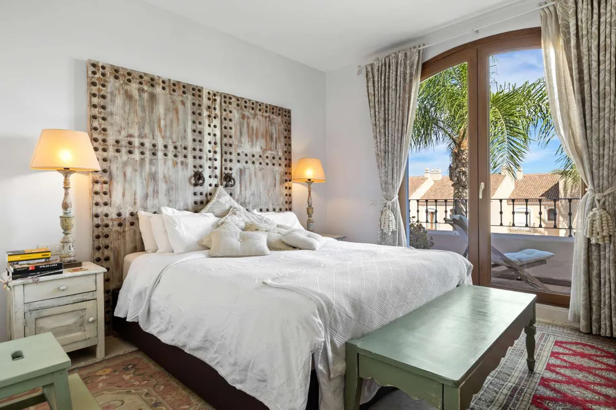 720c76cb-9949-49b0-b8ab-94017e9f70e3