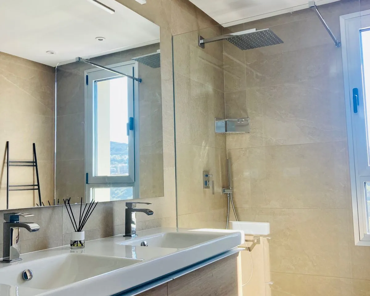 ea774537-86b3-4578-9fab-2c8191097e05