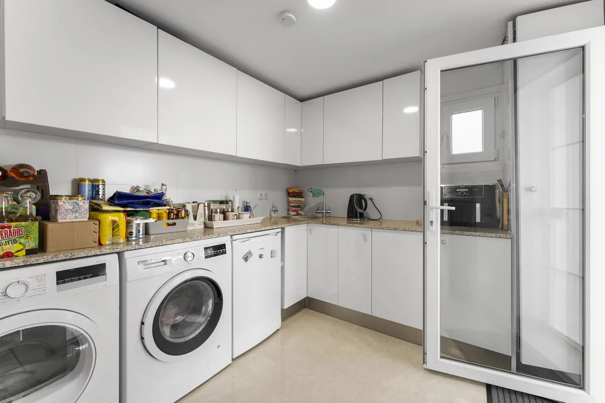 3fe0889f-39f5-4d82-9933-8092136a1142