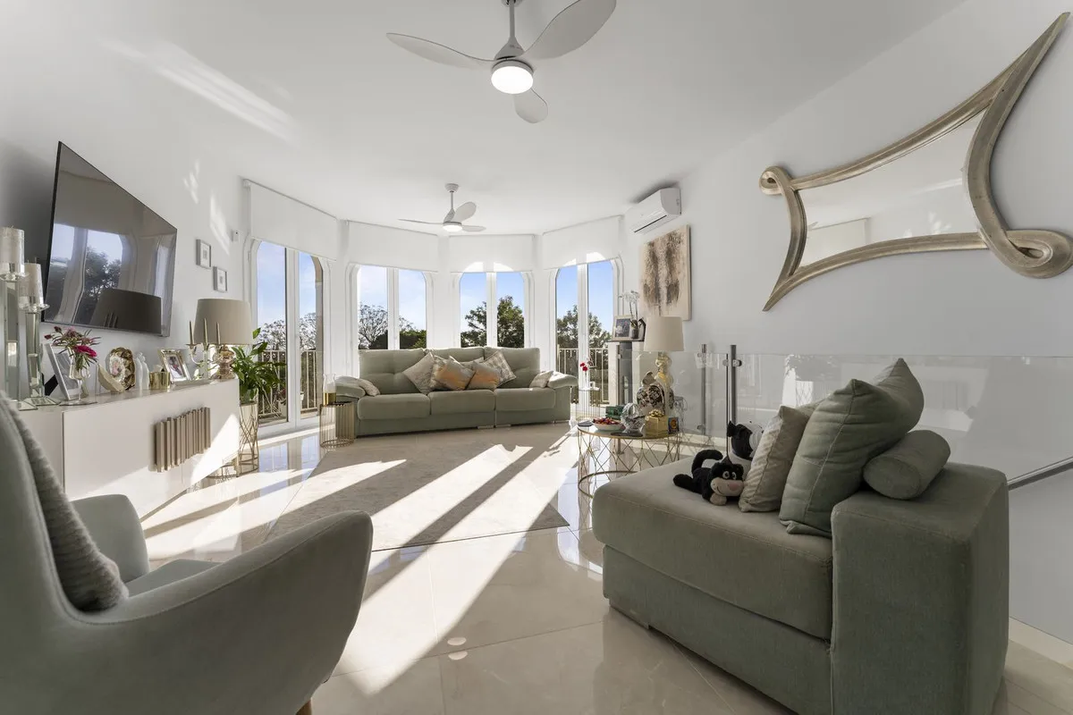 c4cce8c7-86a4-4841-b1fa-9e3e520ca8af