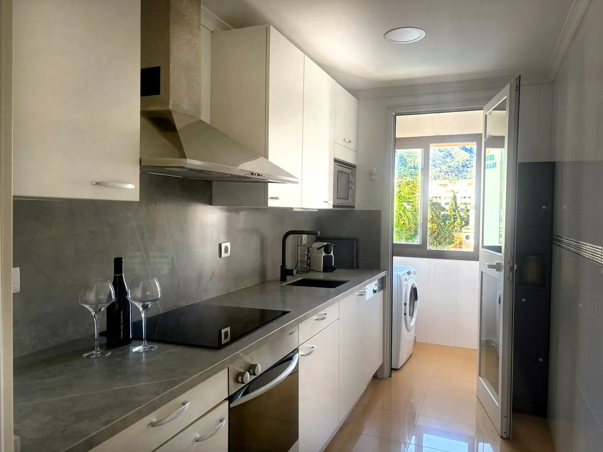 de3227b4-9ba3-42e1-841d-313693791c4b