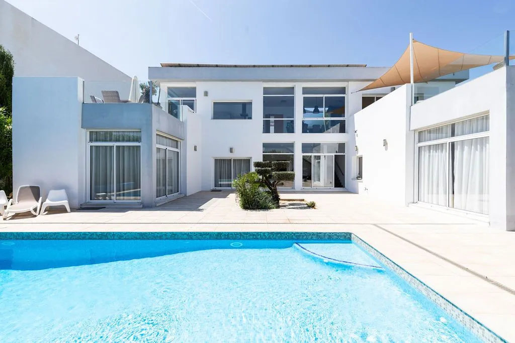 f6daf1f8-9c3c-467b-88d4-5f9beb800811