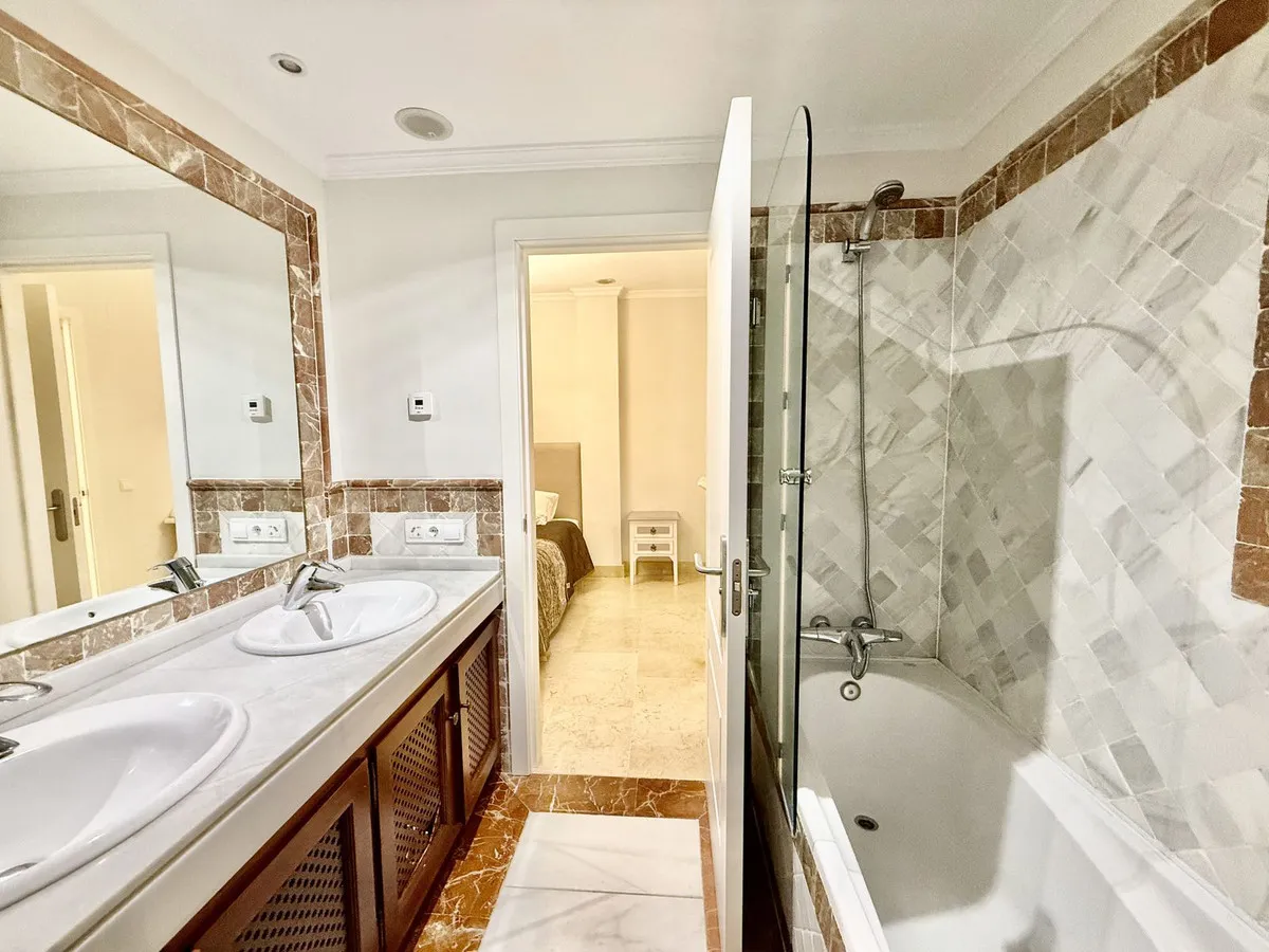 37b09ce4-5edd-4289-83f1-9421446bf619