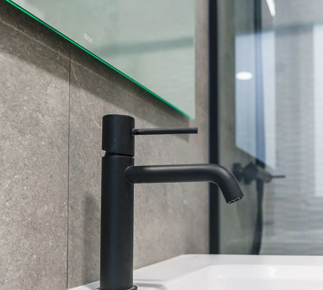 b4979233-07c8-44a2-b47b-981d14e4fd4c