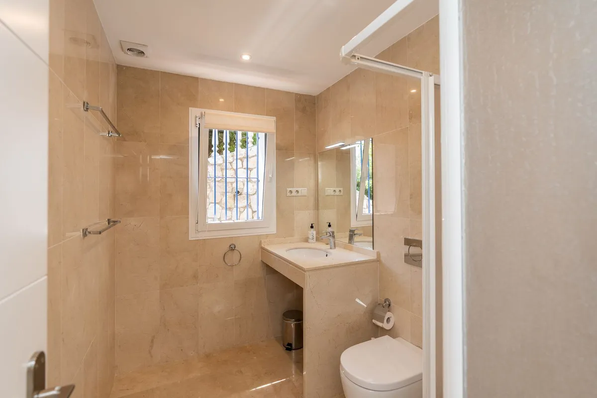 9835c906-6973-4b2c-b7b8-cbdaaefa38ca