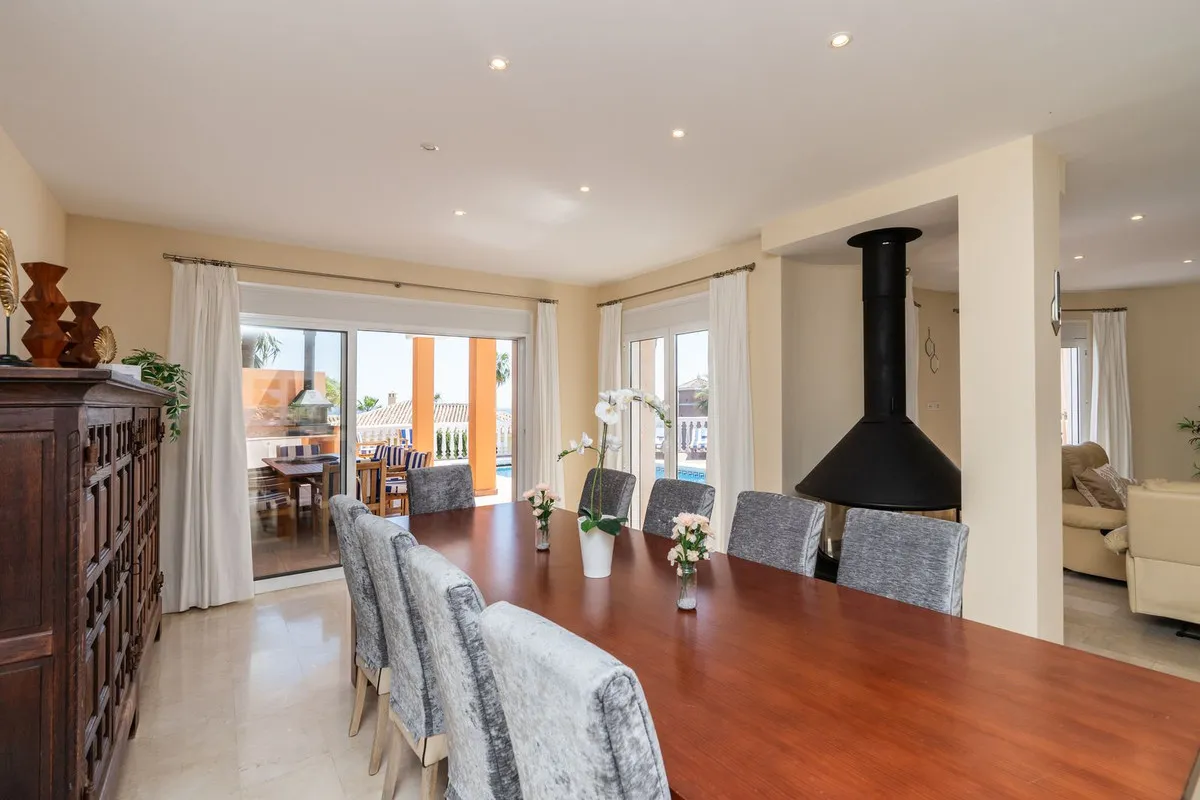 999637de-3c25-43bf-a846-443f9a75e522