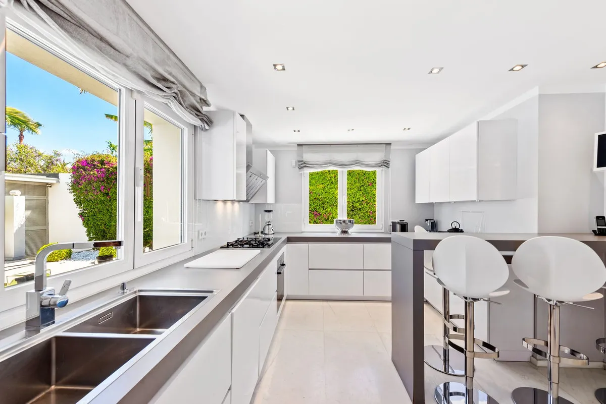 e2b02a4a-9e59-4528-970a-9950158d8495