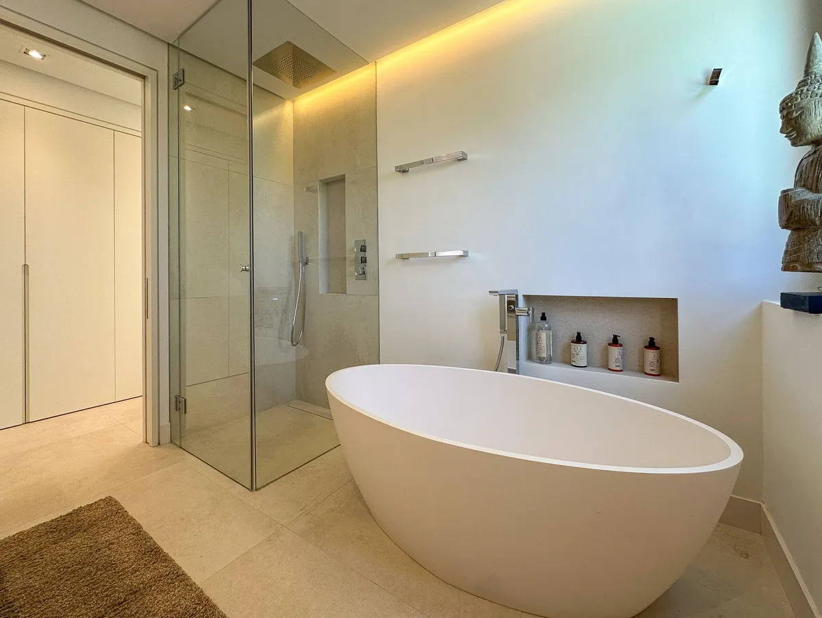 d0738912-3f2f-4e2d-9ec2-61d0c49c8458