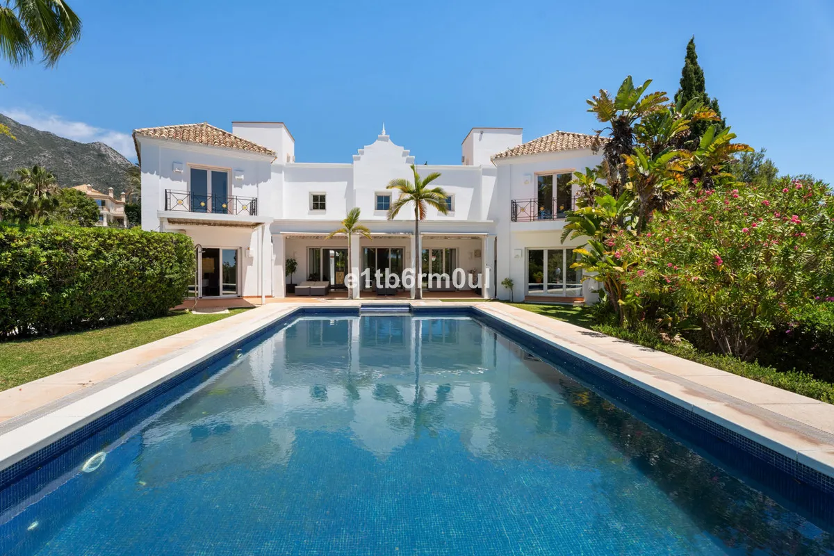 Elegant Sierra Blanca Villa with Panoramic Sea Views