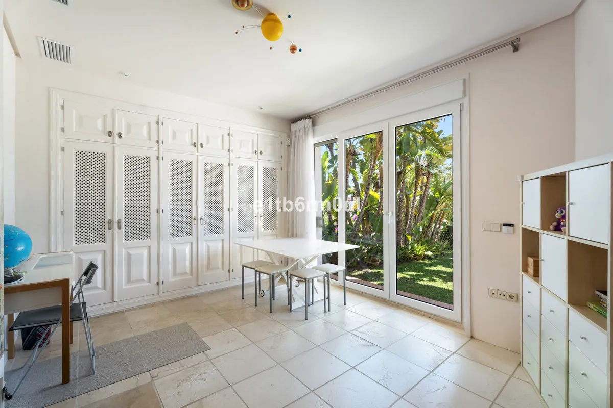 263f9518-9d14-4375-98e5-9cd56969fc54