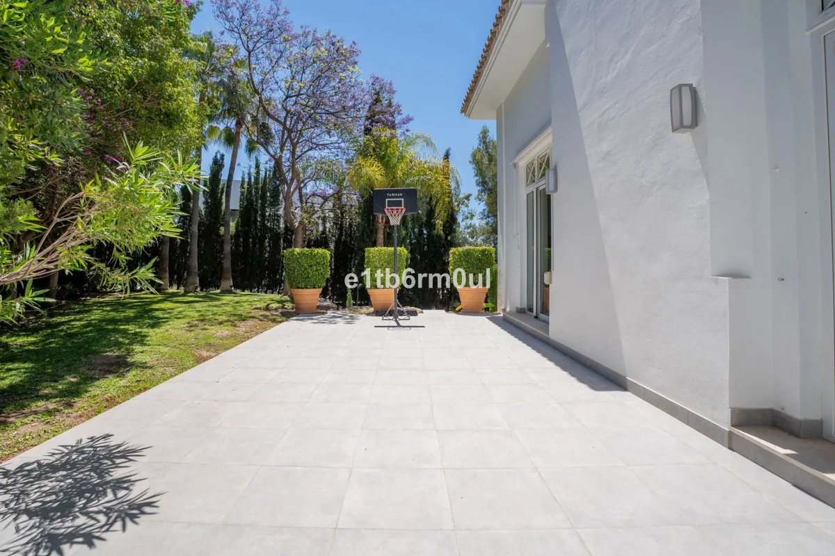 c09c032e-beb0-4373-88ed-07c61e573034