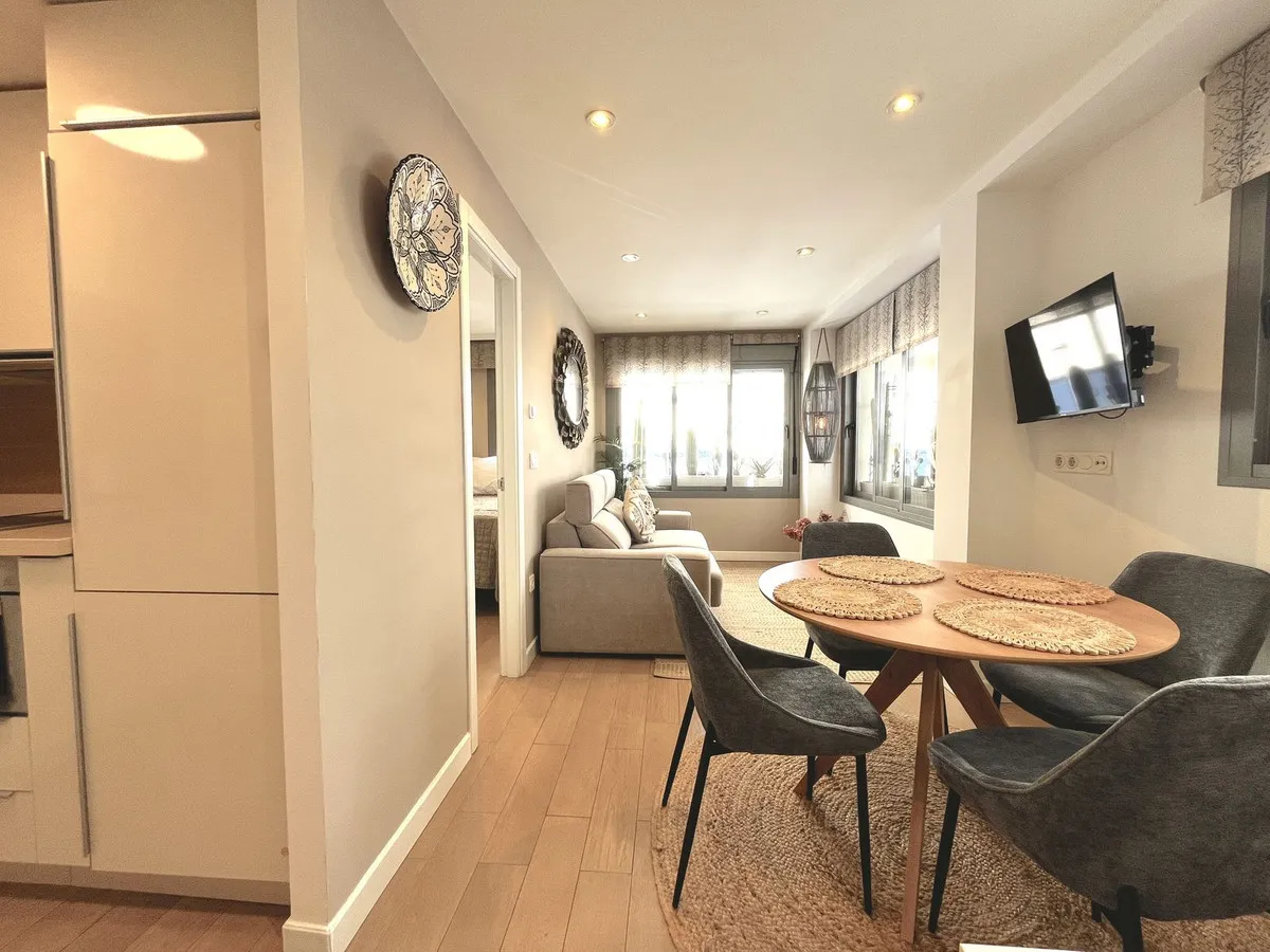 9f93f47e-156d-4e13-9cec-e4681637fffb