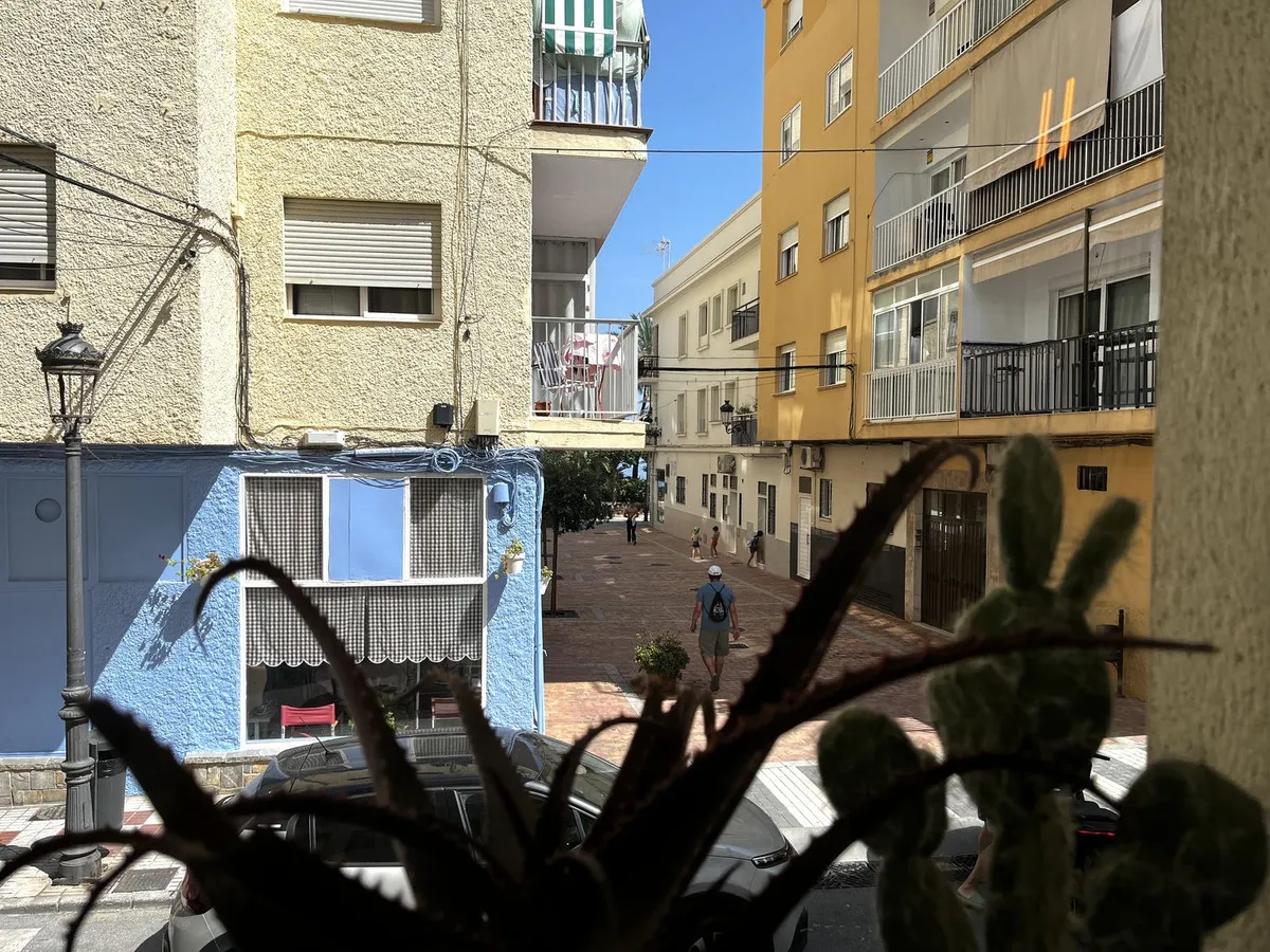 f7a8fcd1-510f-4c35-8e2e-9d79c4940c37