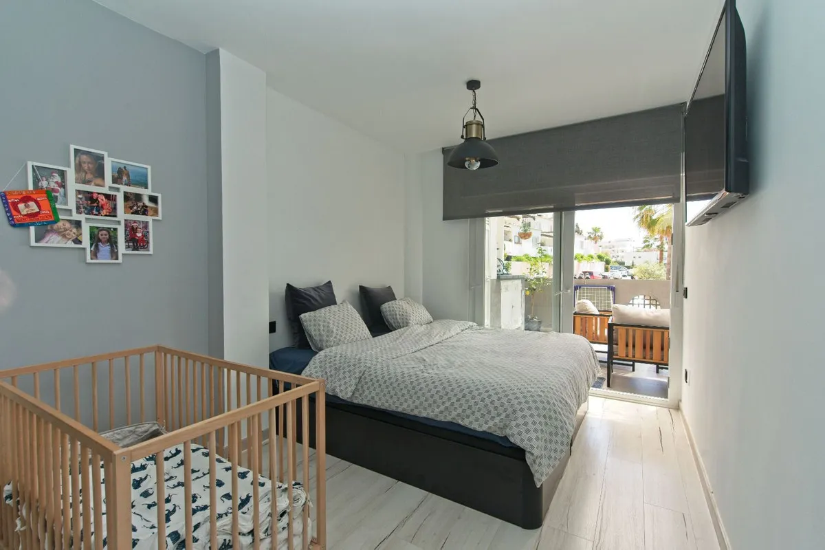 28038817-5d64-40bc-9e74-331a164402c2