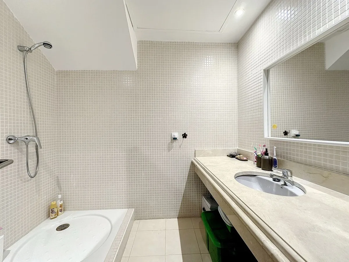 7ea01ef4-a6d1-4f9c-9883-44b87805ce77