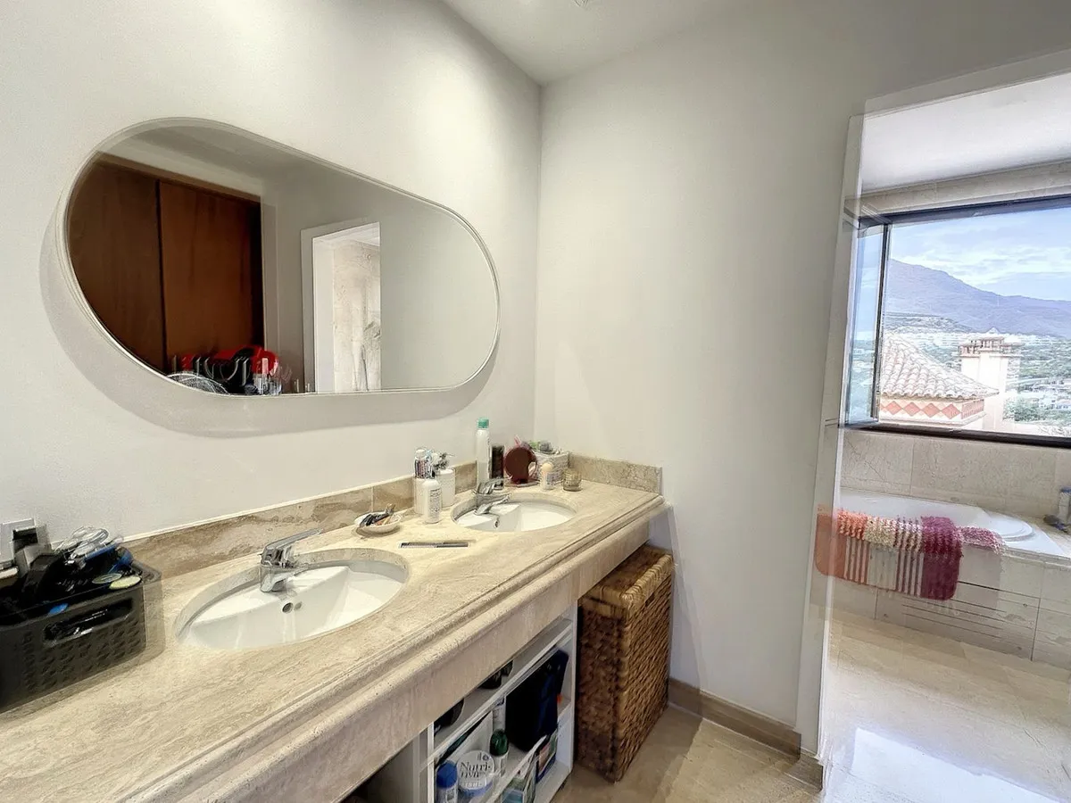 f257373e-75f4-47a6-be21-fc0465f60976