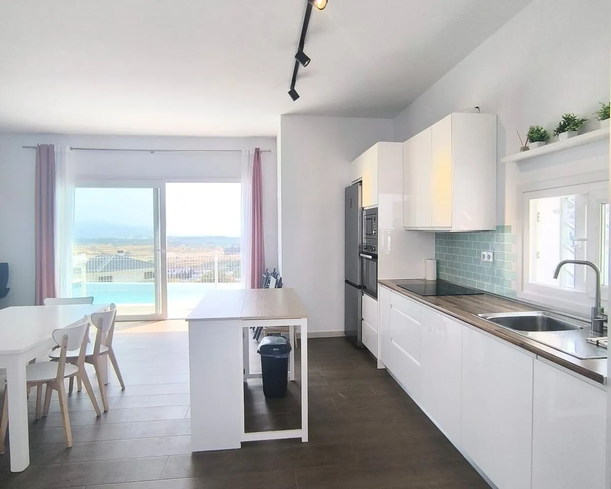 40a2a3d4-c743-40a3-95fa-3d779038967b