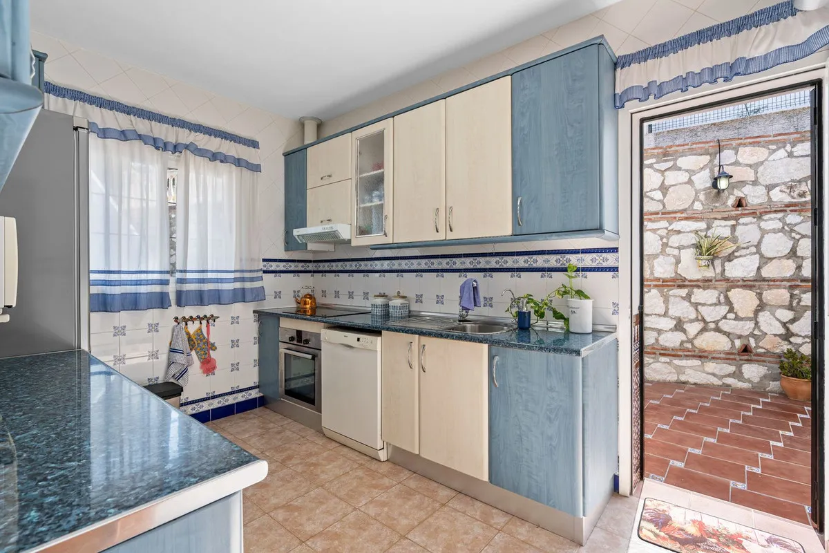 a44be997-65f3-45ef-913d-c565825324e8