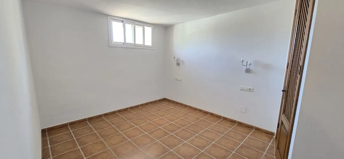 af3d456b-1e6c-418e-b069-9d8d4b5b0e5a