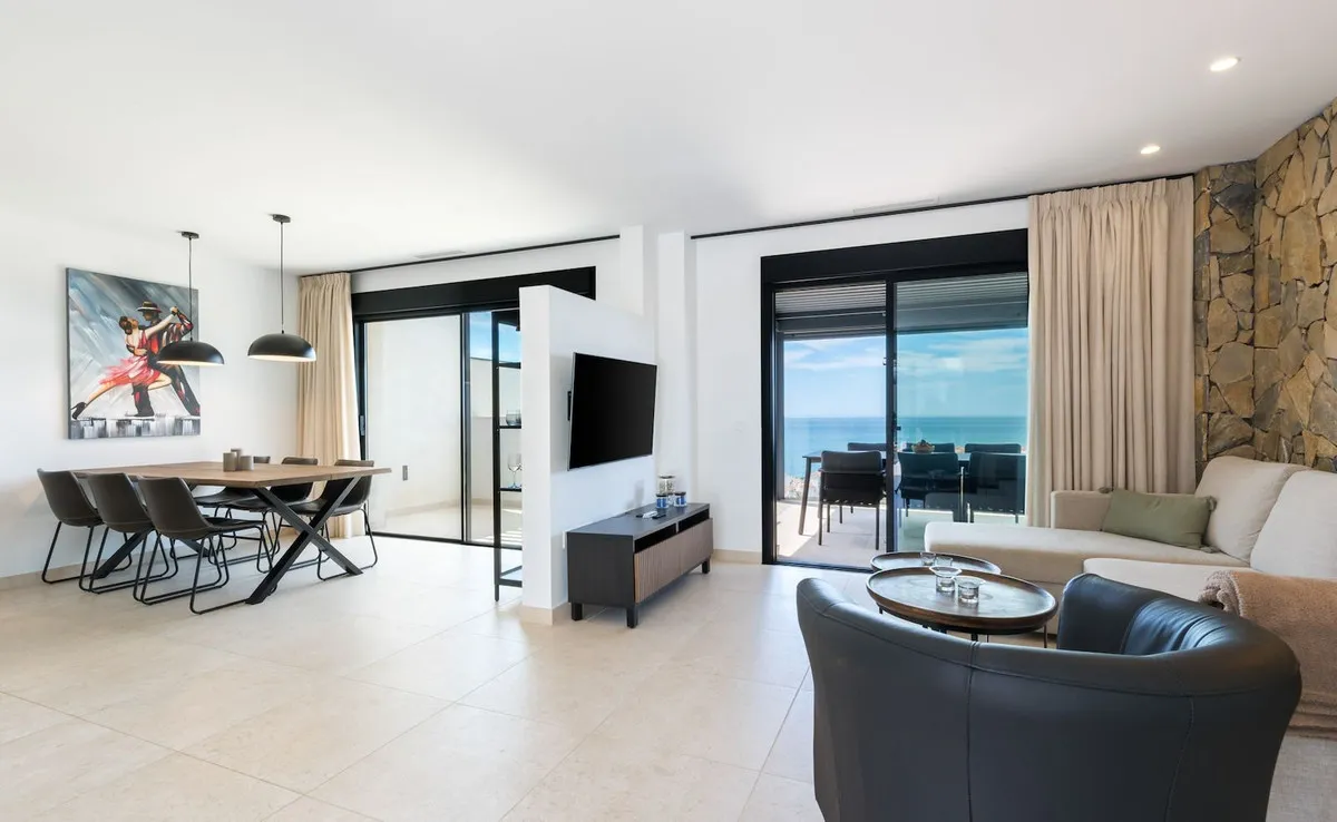 2f593d15-c80a-4503-b743-840580d9c9ef