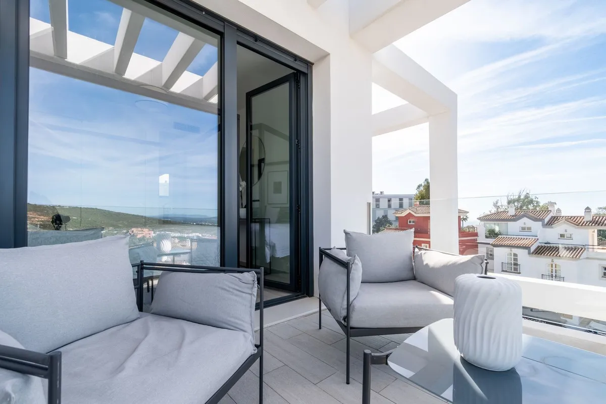 d5eac9d1-01b9-45c4-8cb2-01d30a363c3a