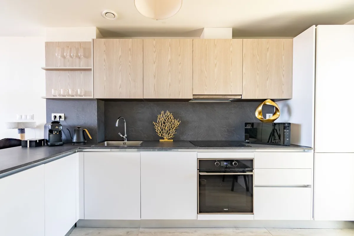 ee582979-d5c5-4aaa-b853-7911d0f1ab75