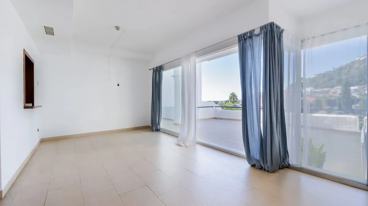 ab77dfc0-68ce-481f-b5a1-4b174f48756d