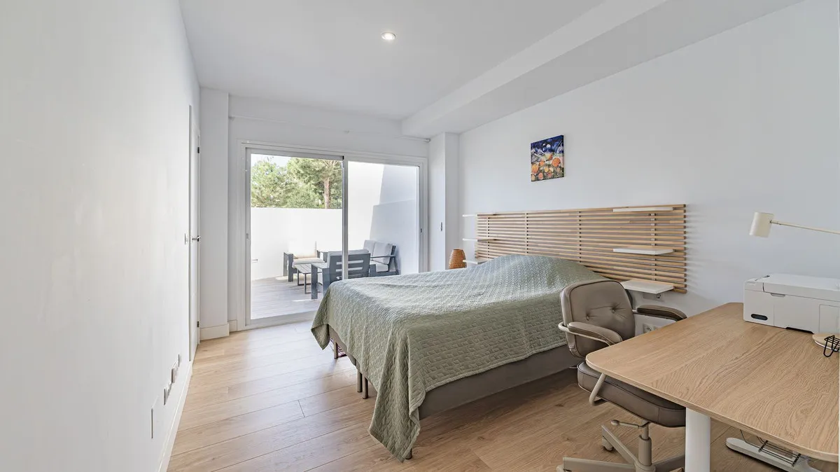 93ff3d33-e5bd-4b89-bda2-4315274c755b