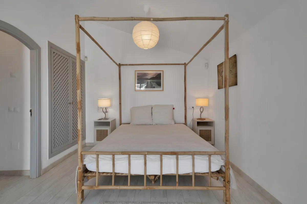 ec959a09-0b3b-40ab-bc6c-0a9fcdf96170