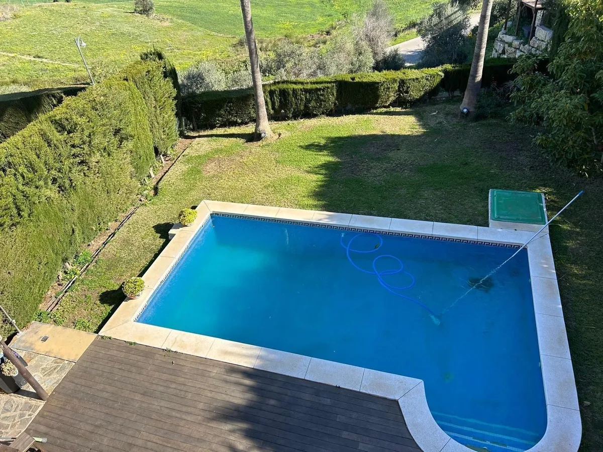 cd1d0c2b-61da-4949-8fcf-f69f90edfaf7