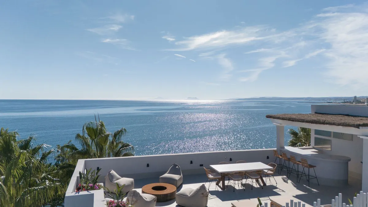 b3232de9-24bd-4c83-b290-7195fea6d637