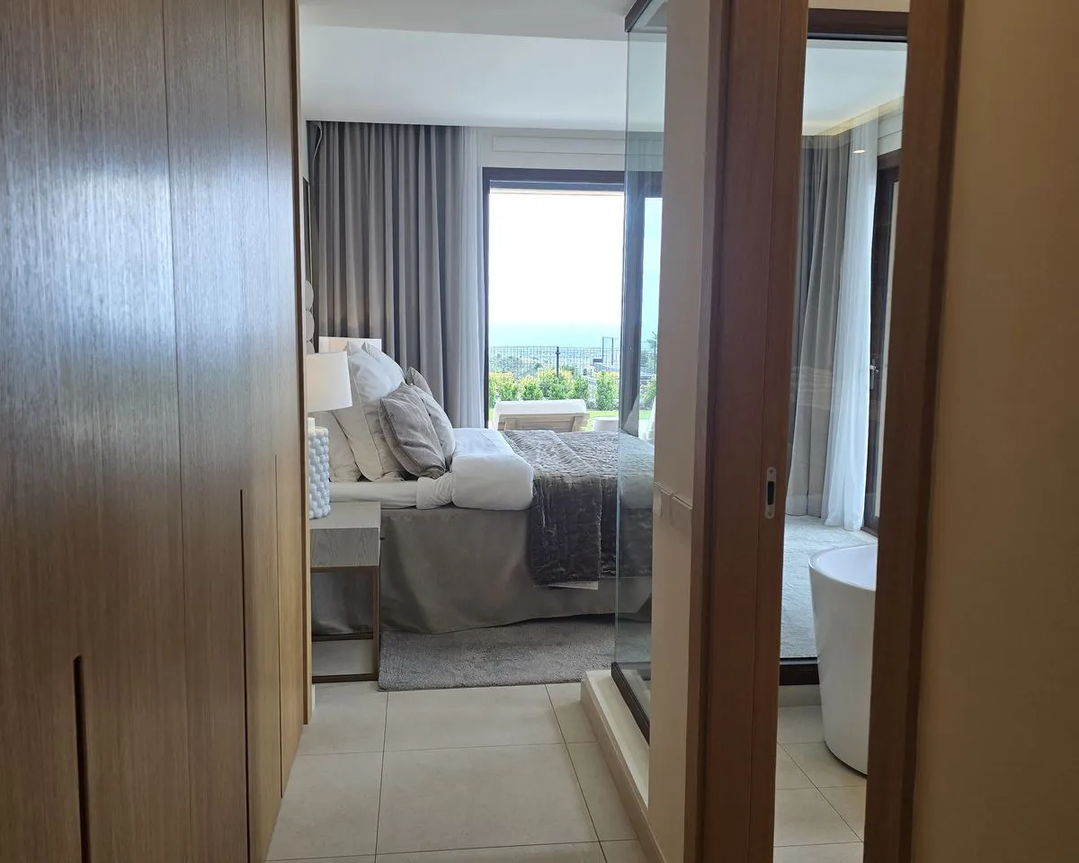 2b8b0e6e-c4bb-4d74-8af2-e22746fda104