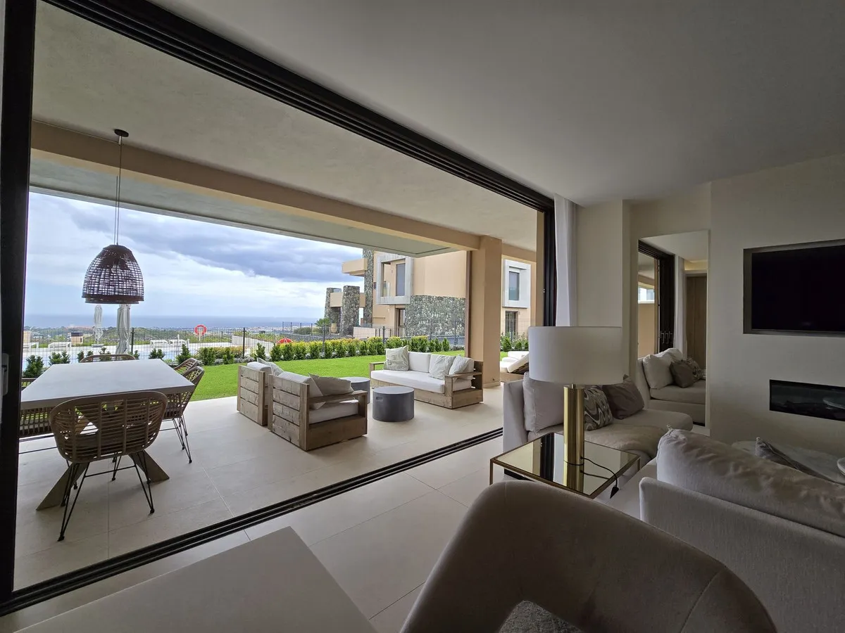 93f8b00c-1001-44dc-bdbf-4cd7647cdc2b