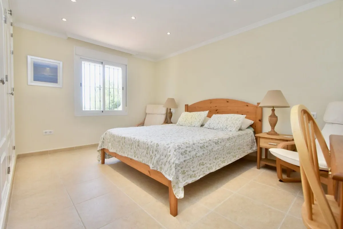 0c75bcfd-7f2b-4896-b0ff-f63378c1f98f