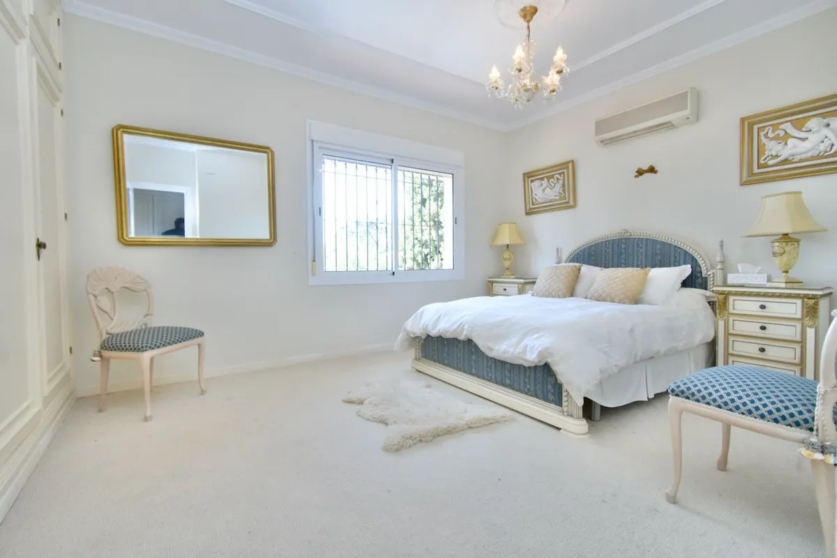 1a8693b2-279e-41dc-8329-60c8957a8bec