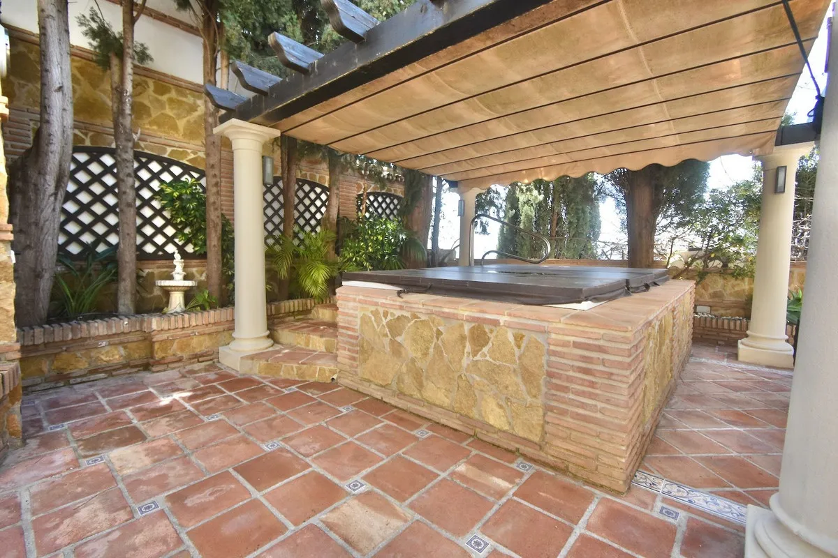 6c8995a6-f4dd-414f-8947-d6b61eb85616