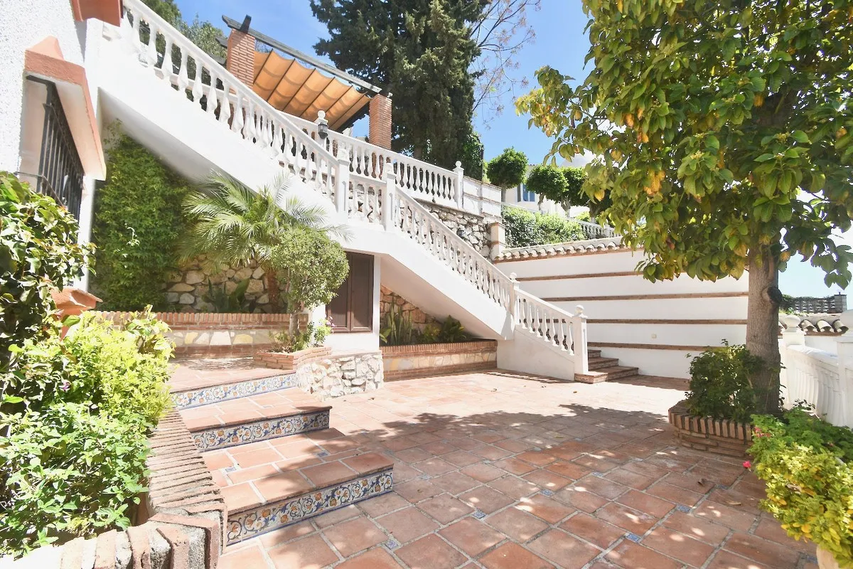 b06e5c85-277c-49b6-b3a1-62e709849104