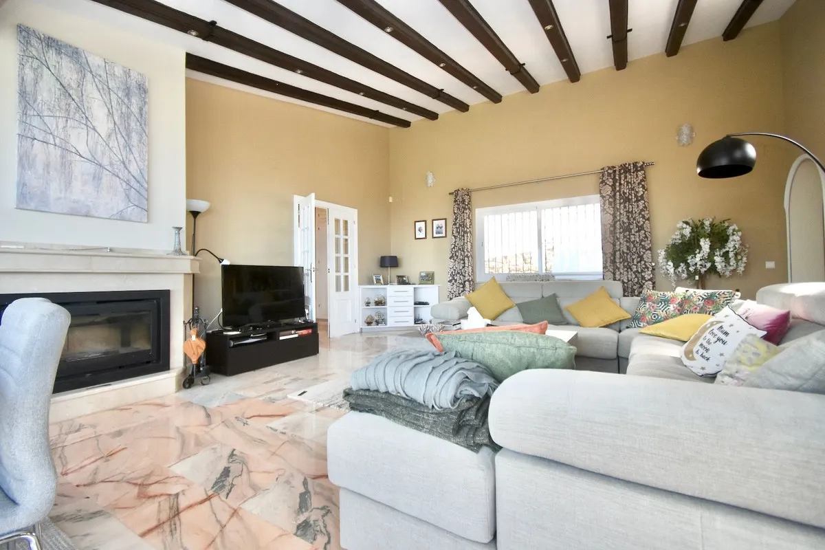 ef01643f-2fcd-4288-bea9-32460a3c4900